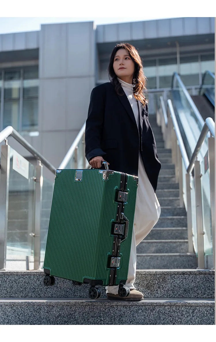 Wolverine luggage, a hard-shell suitcase with 108 rivets, 20-28 inches in size, featuring silent all-terrain wheels, a cup holde