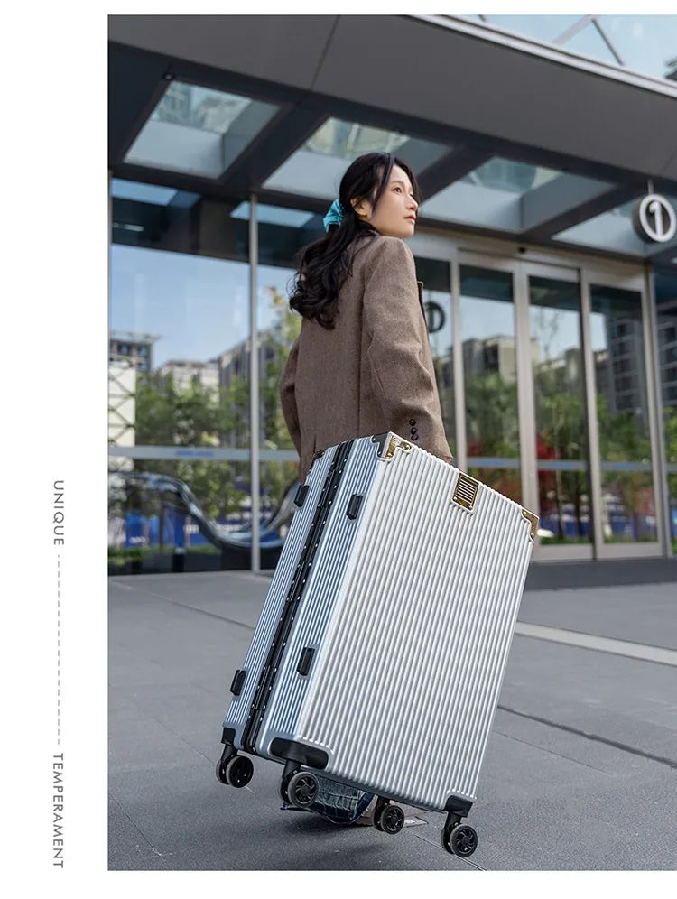 Wolverine luggage, a hard-shell suitcase with 108 rivets, 20-28 inches in size, featuring silent all-terrain wheels, a cup holde
