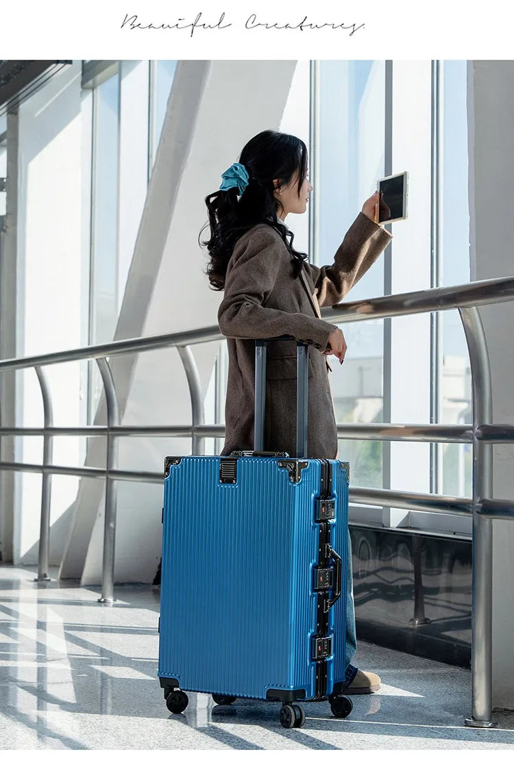 Wolverine luggage, a hard-shell suitcase with 108 rivets, 20-28 inches in size, featuring silent all-terrain wheels, a cup holde