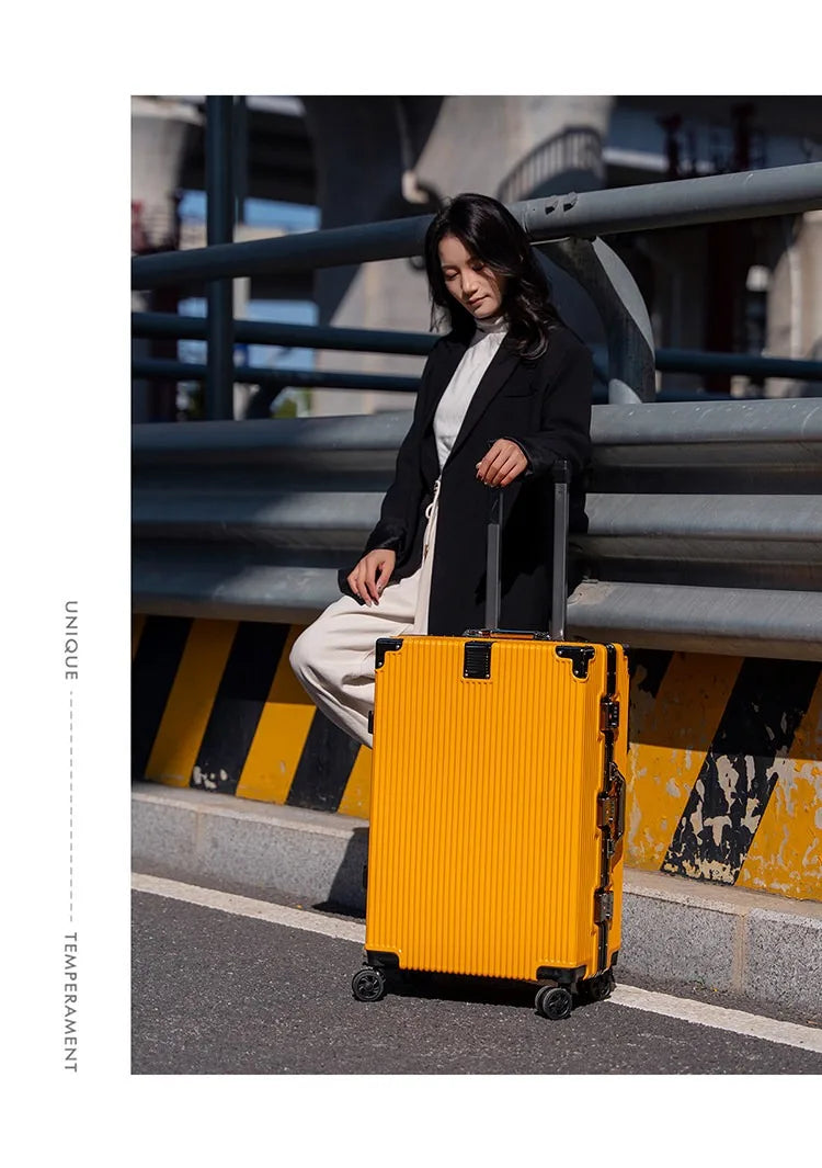 Wolverine luggage, a hard-shell suitcase with 108 rivets, 20-28 inches in size, featuring silent all-terrain wheels, a cup holde