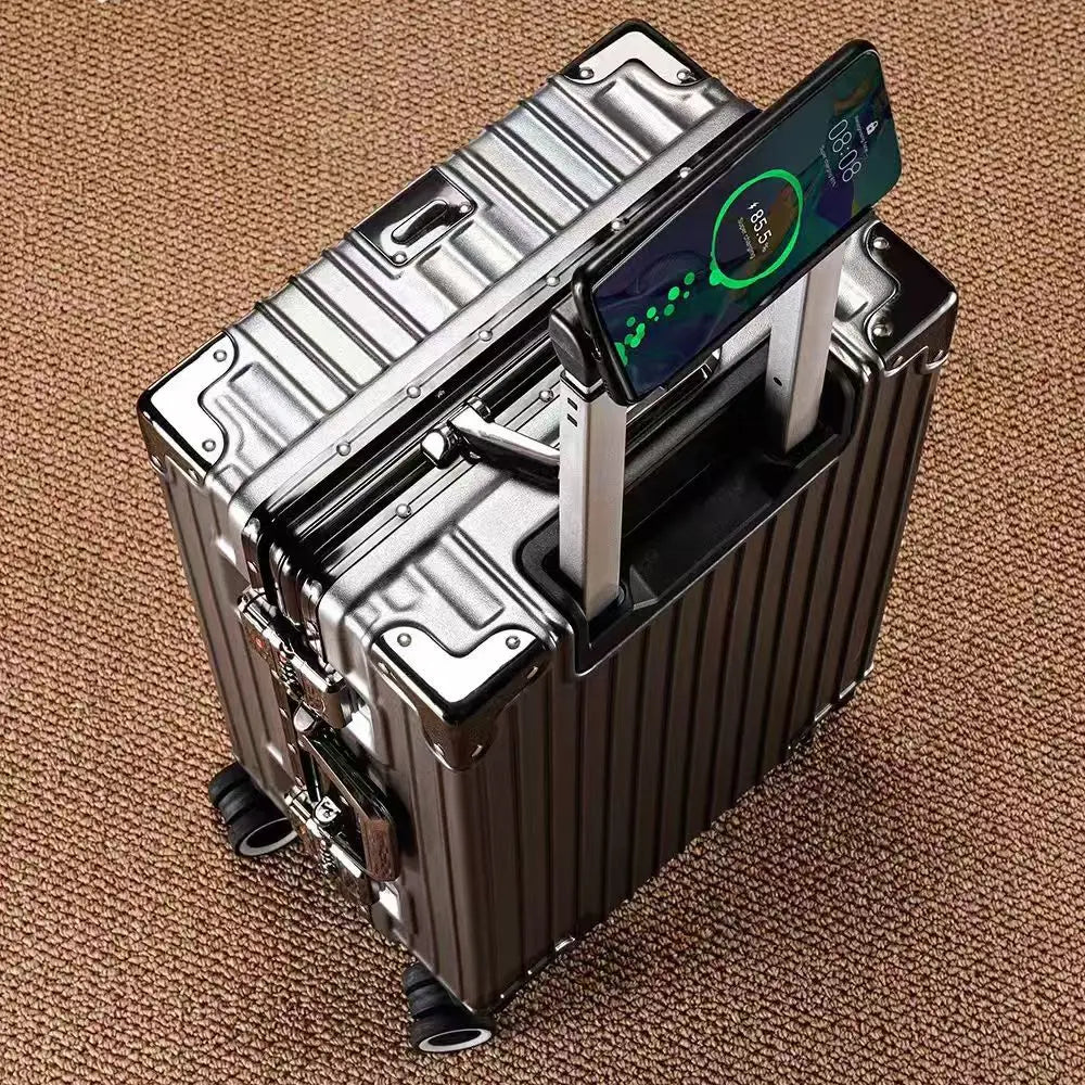 Wolverine luggage, a hard-shell suitcase with 108 rivets, 20-28 inches in size, featuring silent all-terrain wheels, a cup holde